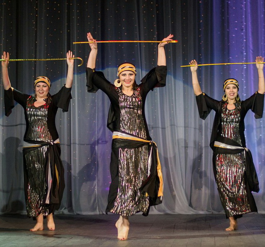 арабский танец с тростями
