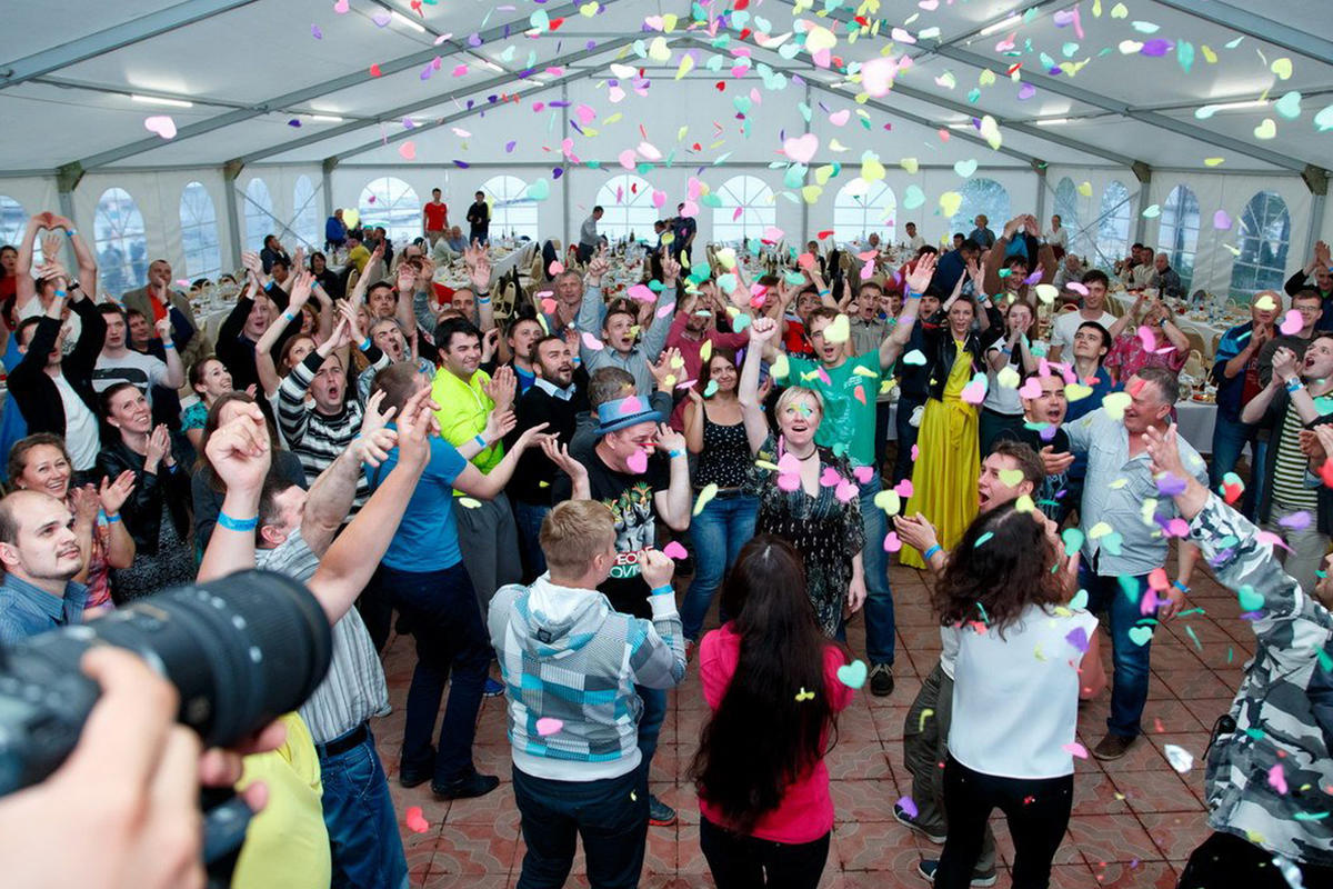 Как организовать корпоратив для большой компании (100–500 человек) в Москве без стресса?